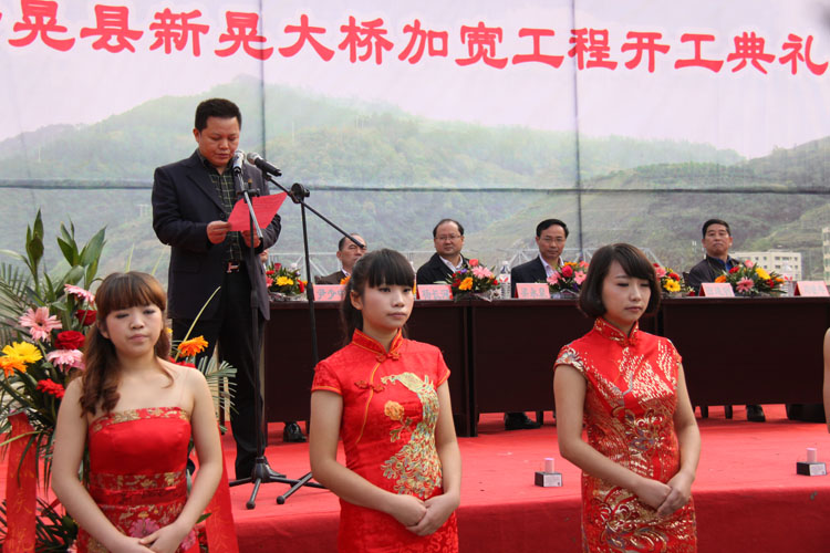 金橋競(jìng)舞夜郎志，彩路騰飛侗鄉(xiāng)情